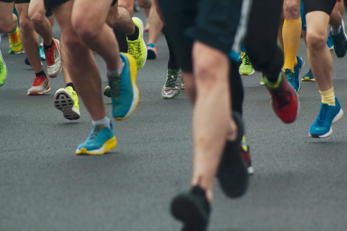 Prevenir lesiones al correr: consejos para evitar las molestias en las piernas y articulaciones